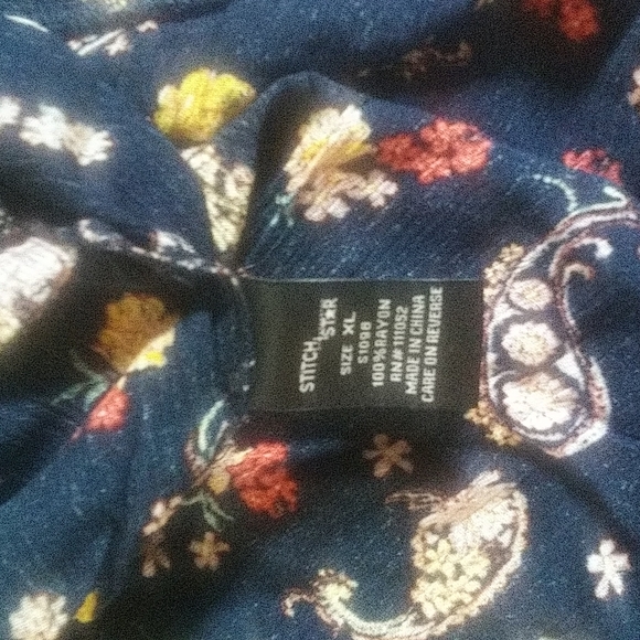 Floral design off the shoulder ruffled top - Picture 3 of 3